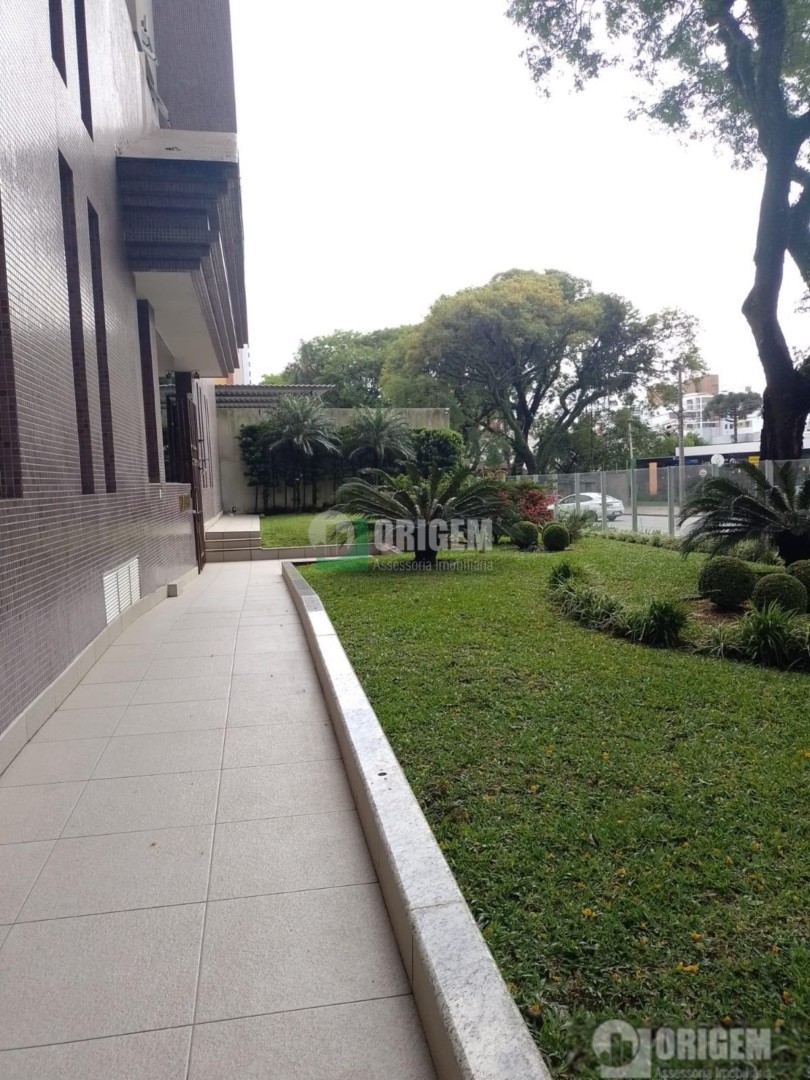 Apartamento para locacao no Agua Verde em Curitiba com 140m² por R$ 3.111,11