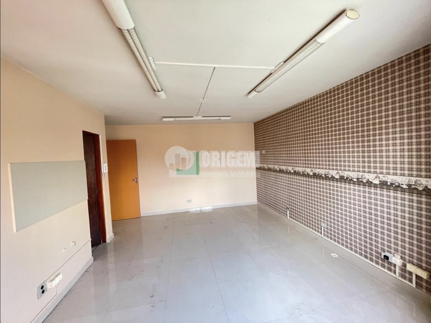 Cjto Comercial/sala para venda no Guabirotuba em Curitiba com 30m² por R$ 130.000,00