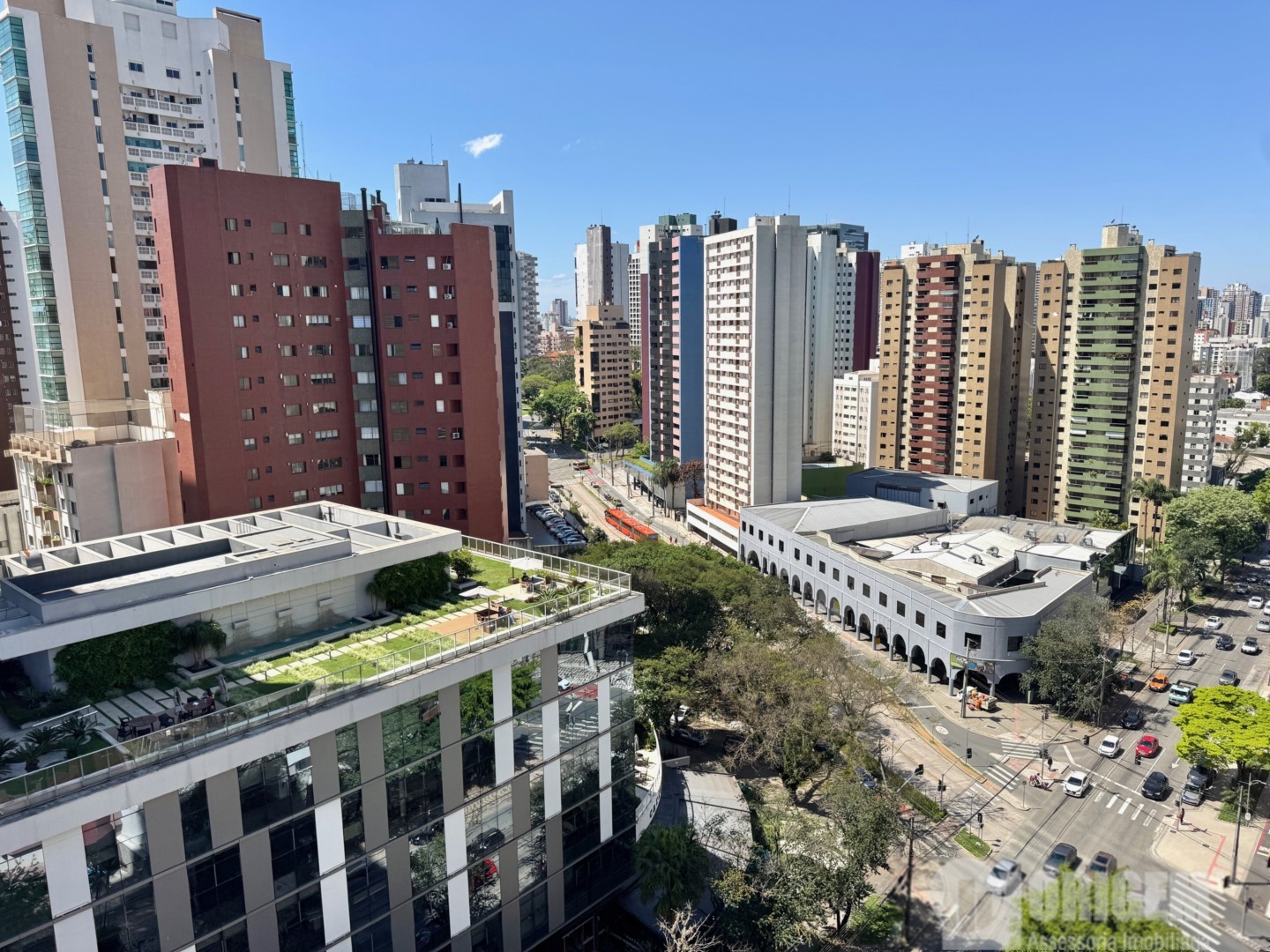Apartamento para vendalocacaovenda e locacao no Agua Verde em Curitiba com 286m² por R$ 1.460.000,007.777,77