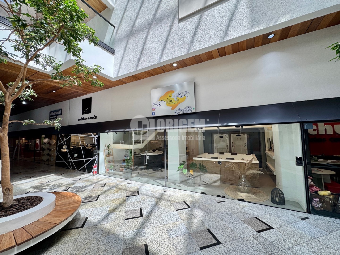 Loja para locacao no Batel em Curitiba com 65m² por R$ 16.250,00