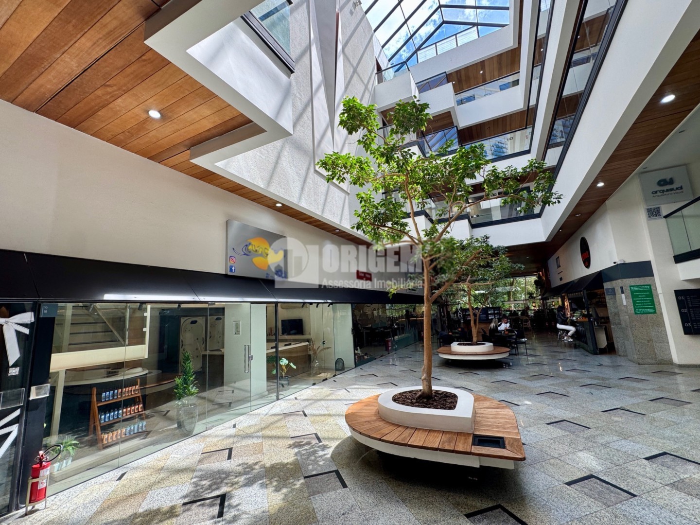 Loja para locacao no Batel em Curitiba com 65m² por R$ 16.250,00