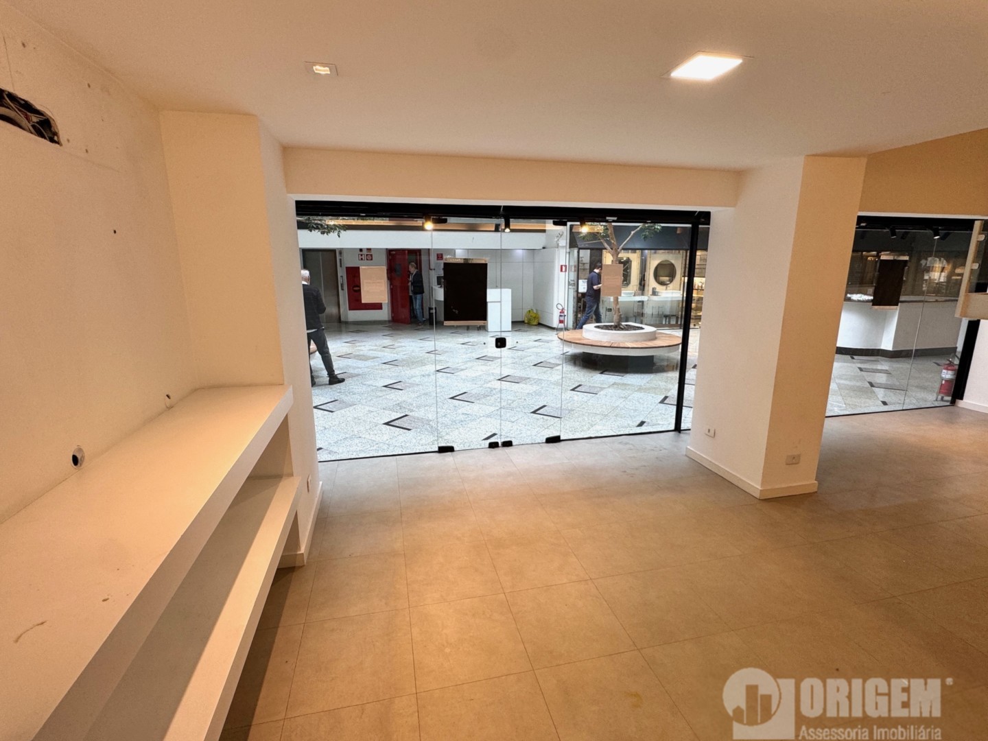 Loja para locacao no Batel em Curitiba com 29m² por R$ 8.125,00