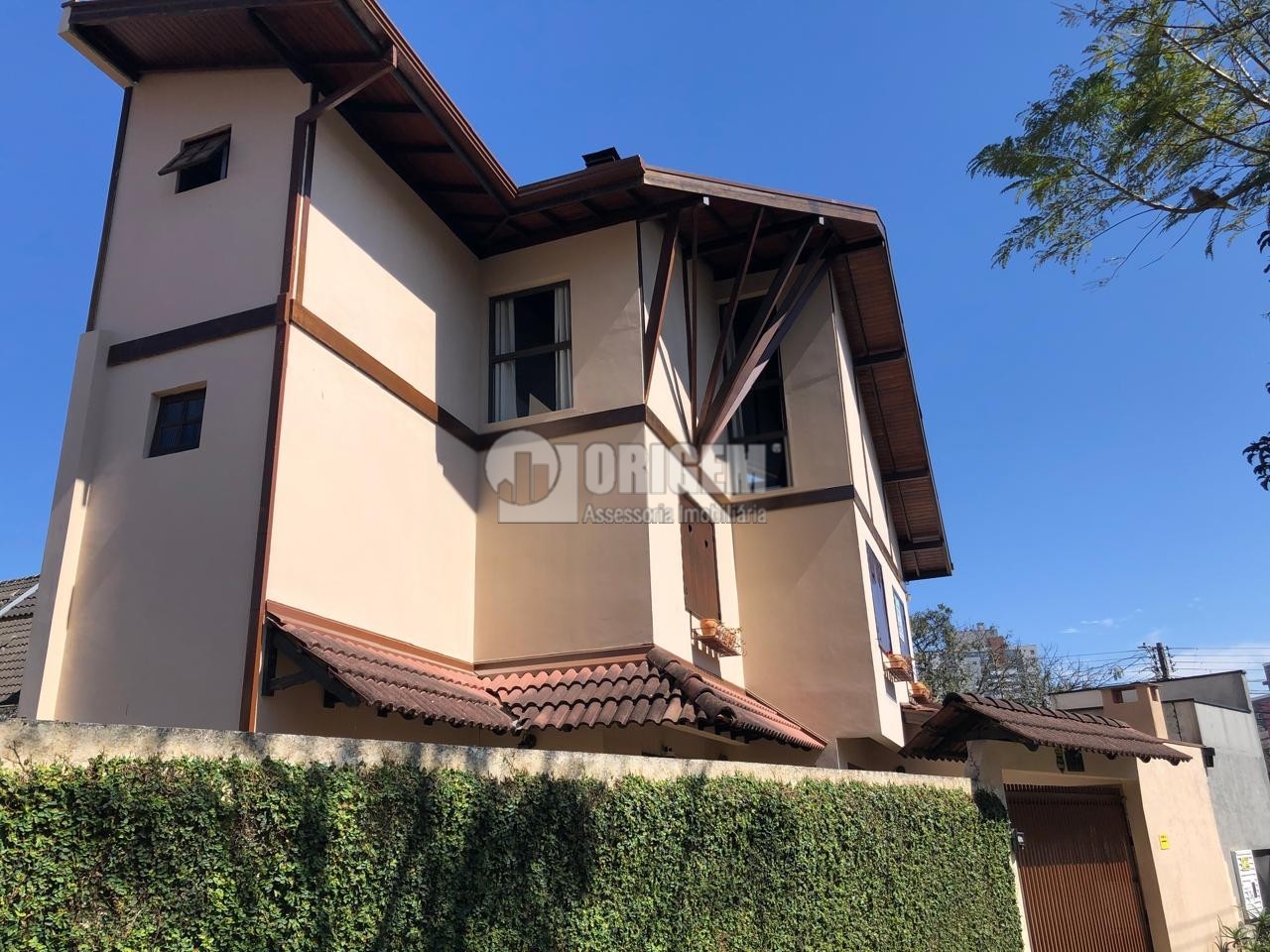 Casa para locacao no Agua Verde em Curitiba com 280m² por R$ 6.666,67