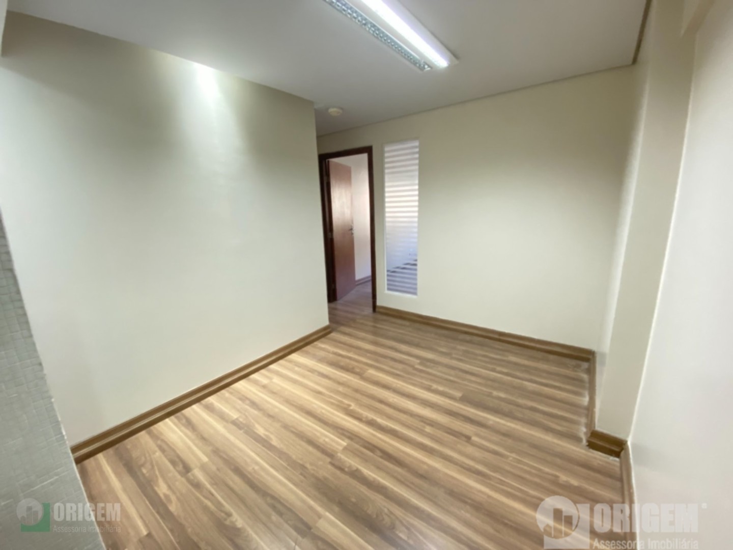 Cjto Comercial/sala para locacao no Agua Verde em Curitiba com 65m² por R$ 2.111,11