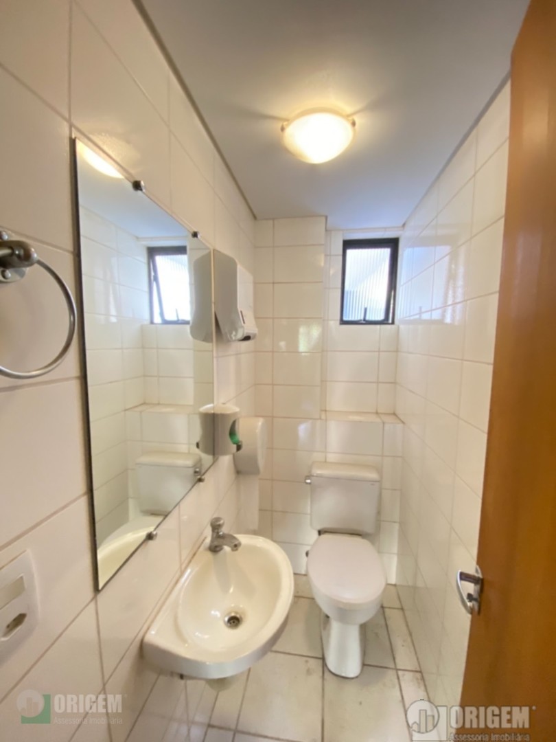 Cjto Comercial/sala para locacao no Agua Verde em Curitiba com 65m² por R$ 2.111,11