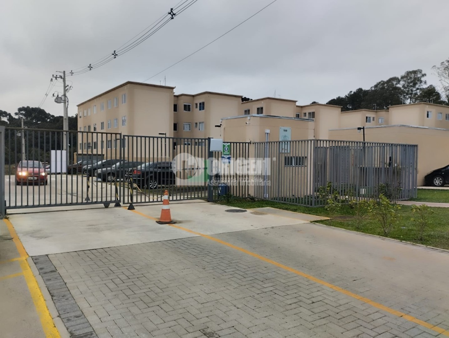 Apartamento para locacao no Campo de Santana em Curitiba com 38m² por R$ 1.433,33