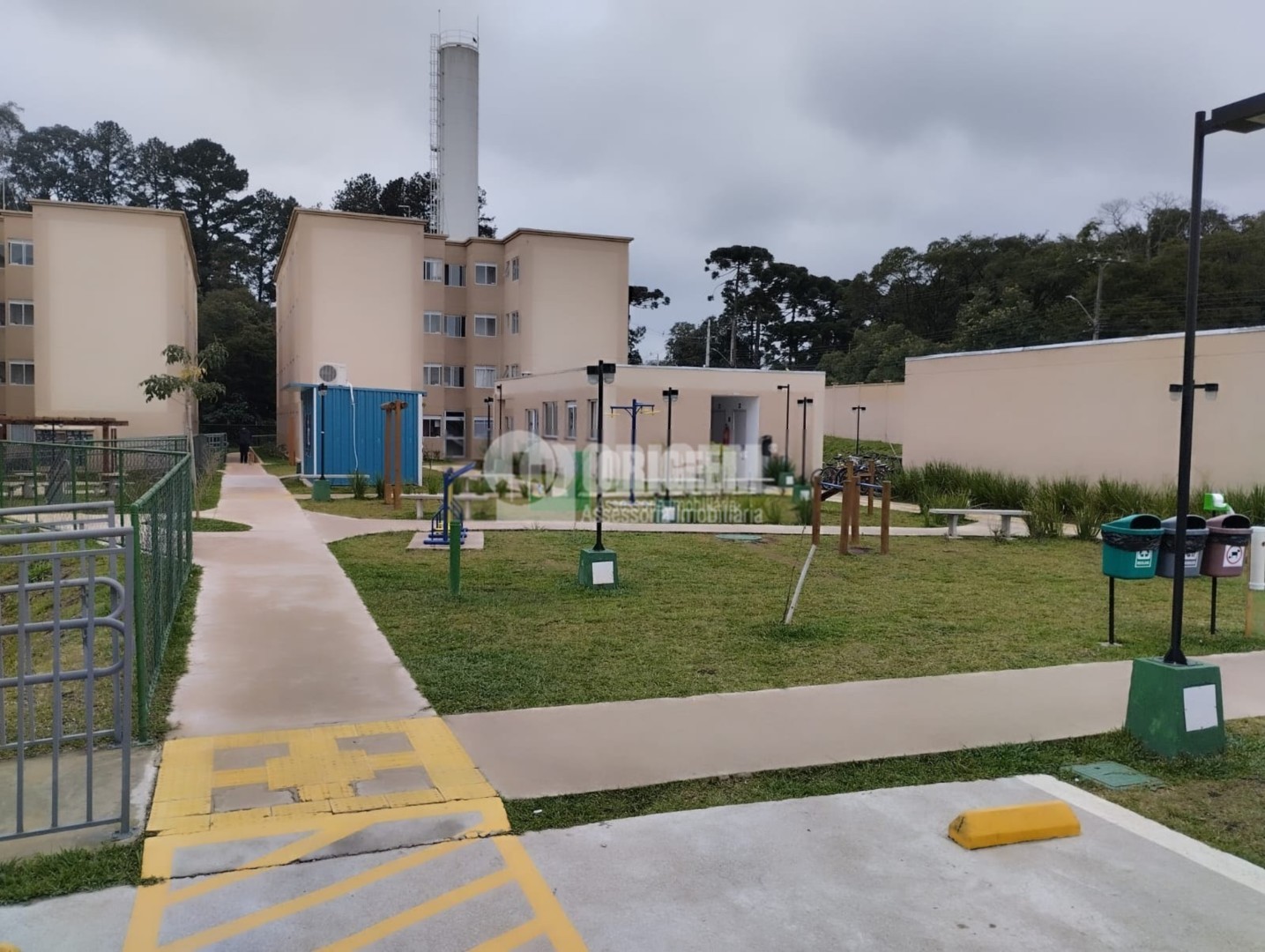 Apartamento para locacao no Campo de Santana em Curitiba com 38m² por R$ 1.433,33