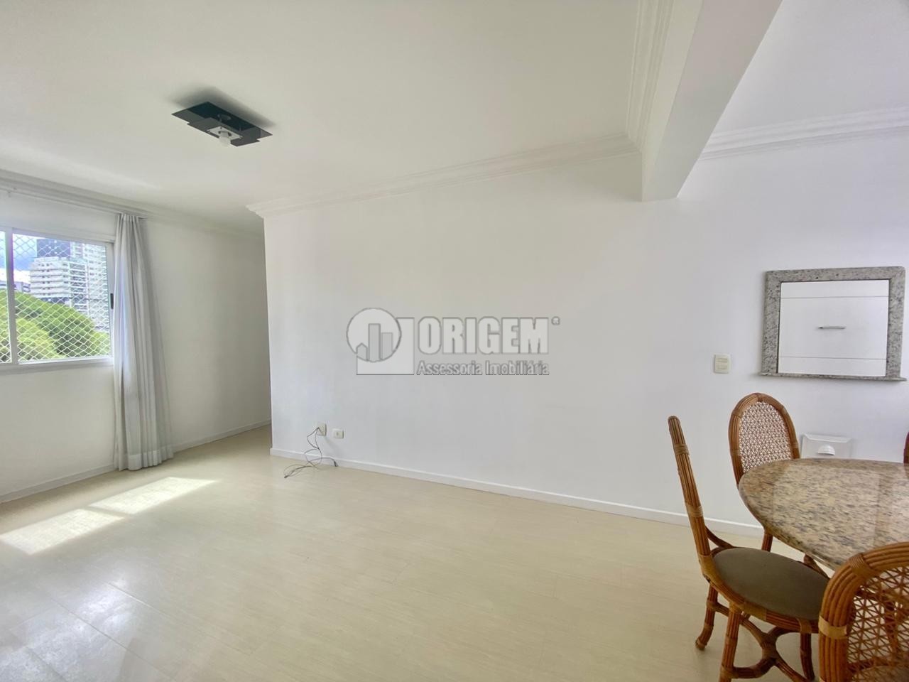 Apartamento para locacao no Agua Verde em Curitiba com 117,83m² por R$ 3.889,00