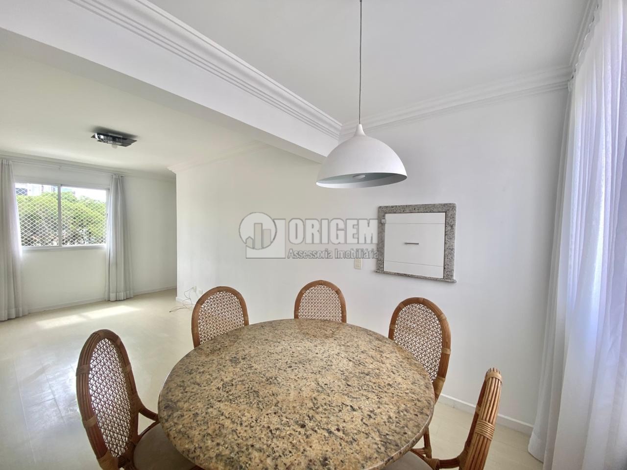 Apartamento para locacao no Agua Verde em Curitiba com 117,83m² por R$ 3.889,00