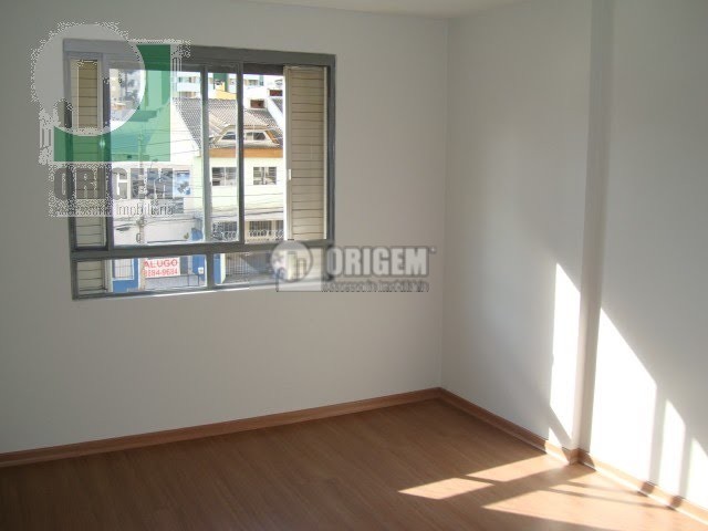 Apartamento para locacao no Centro em Curitiba com 160m² por R$ 2.333,33