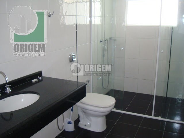 Apartamento para locacao no Centro em Curitiba com 160m² por R$ 2.333,33