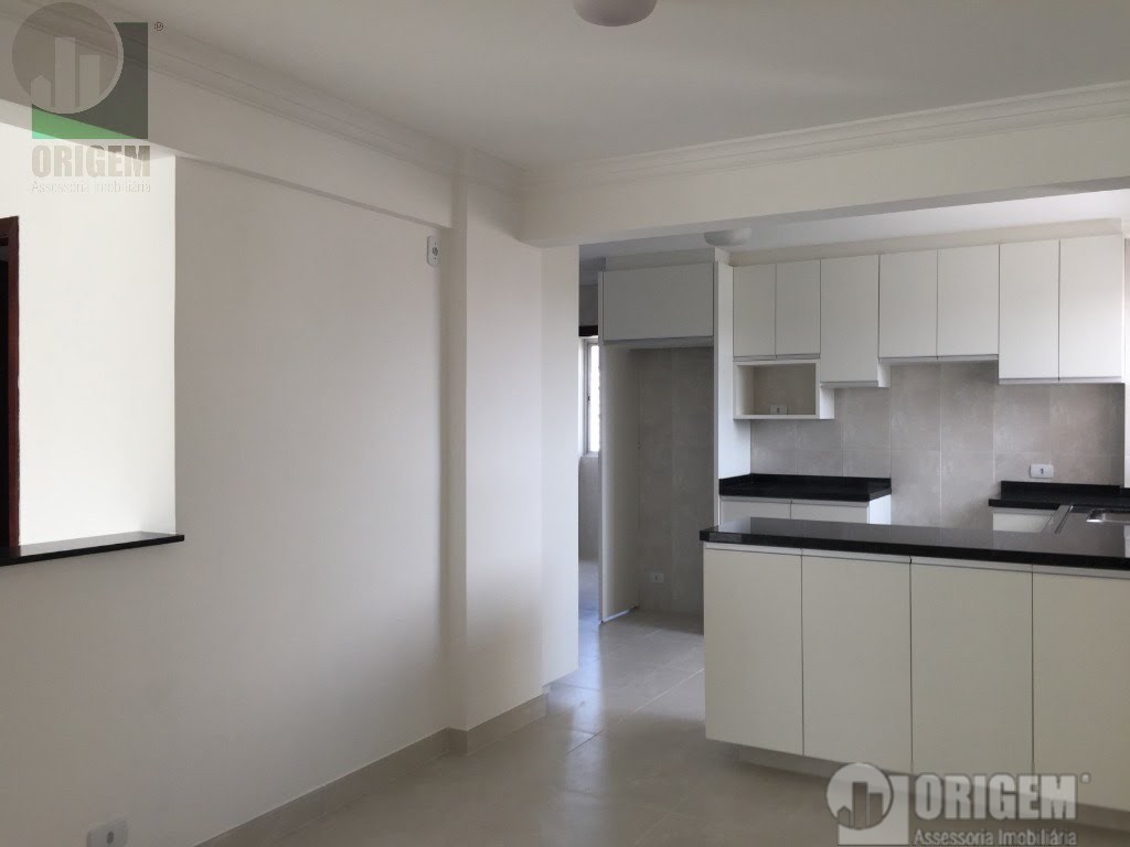 Apartamento para locacao no Centro em Curitiba com 150m² por R$ 4.222,22