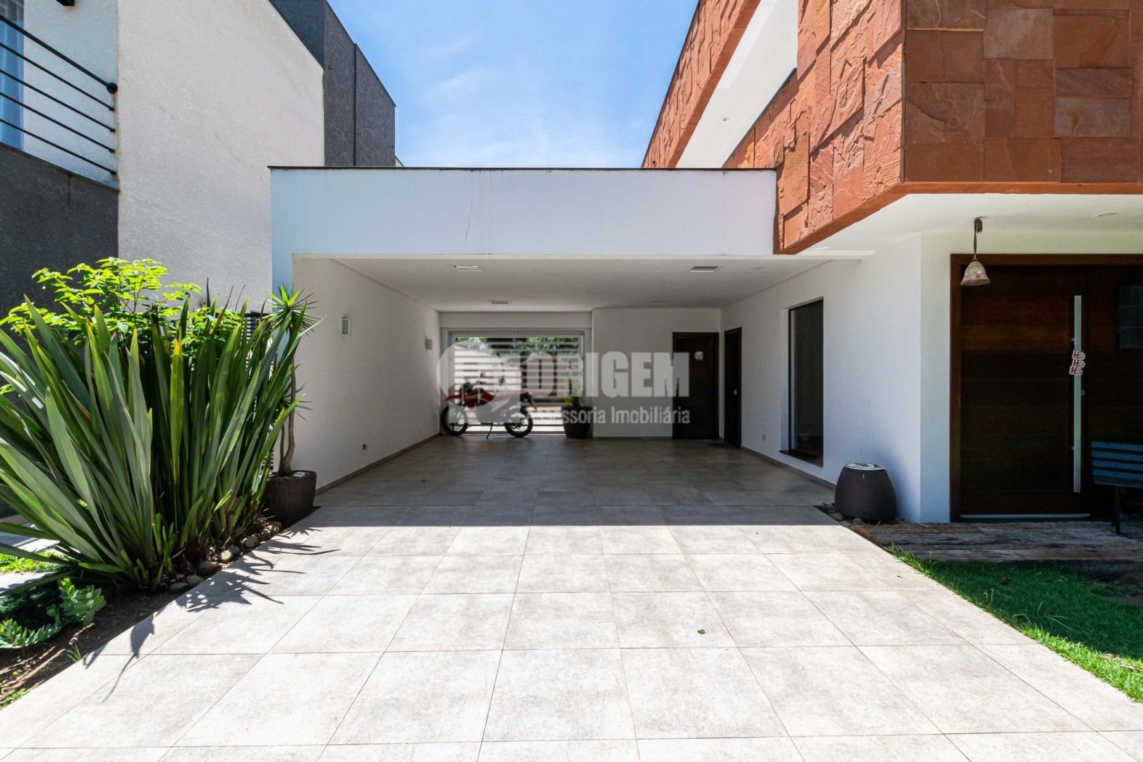 Casa de Condominio para vendalocacaovenda e locacao no Abranches em Curitiba com 675m² por R$ 3.190.000,0019.000,00