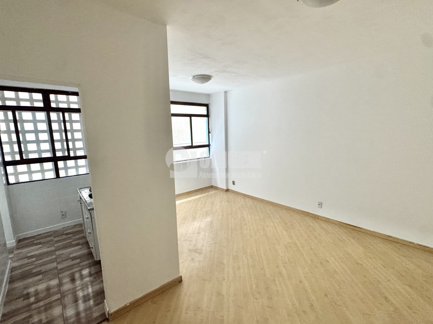 Apartamento para locacao no Centro em Curitiba com 78,4m² por R$ 2.111,12