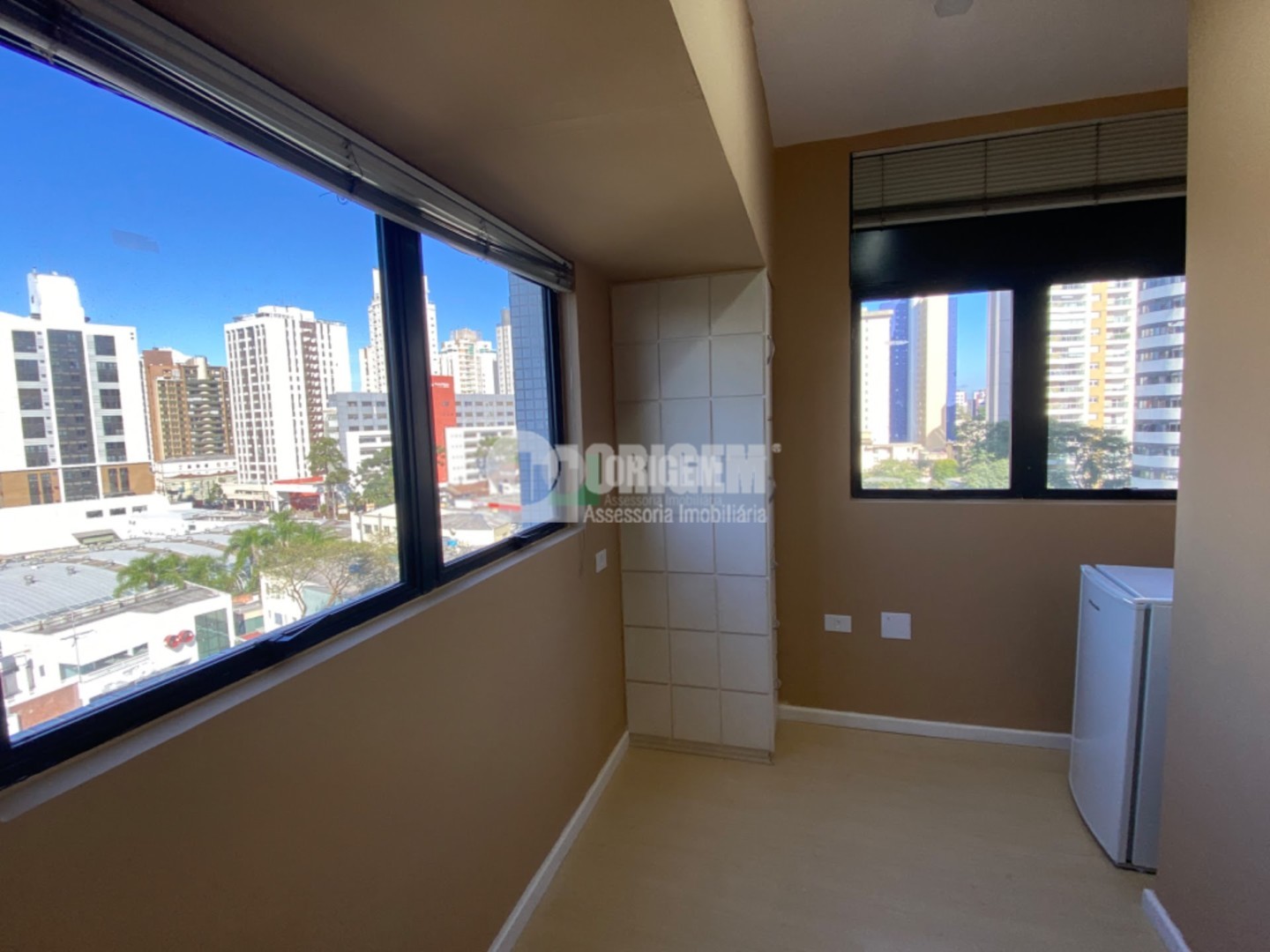 Cjto Comercial/sala para vendalocacaovenda e locacao no Agua Verde em Curitiba com 54m² por R$ 285.000,002.444,44