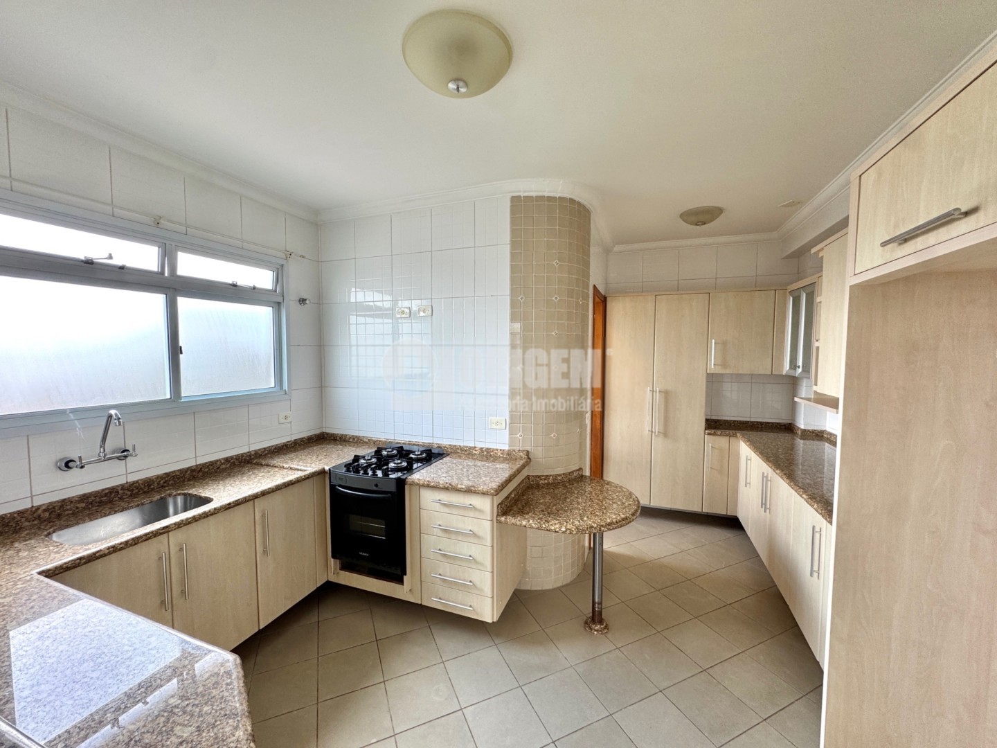 Apartamento para vendalocacaovenda e locacao no Batel em Curitiba com 194m² por R$ 1.260.000,004.444,44