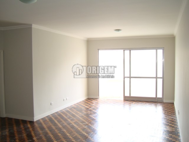 Apartamento para locacao no Centro em Curitiba com 135m² por R$ 2.777,77