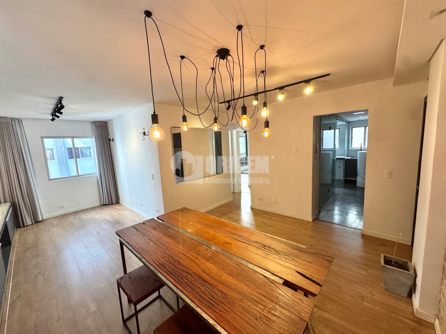 Apartamento para locacao no Centro em Curitiba com 100,5m² por R$ 3.300,00