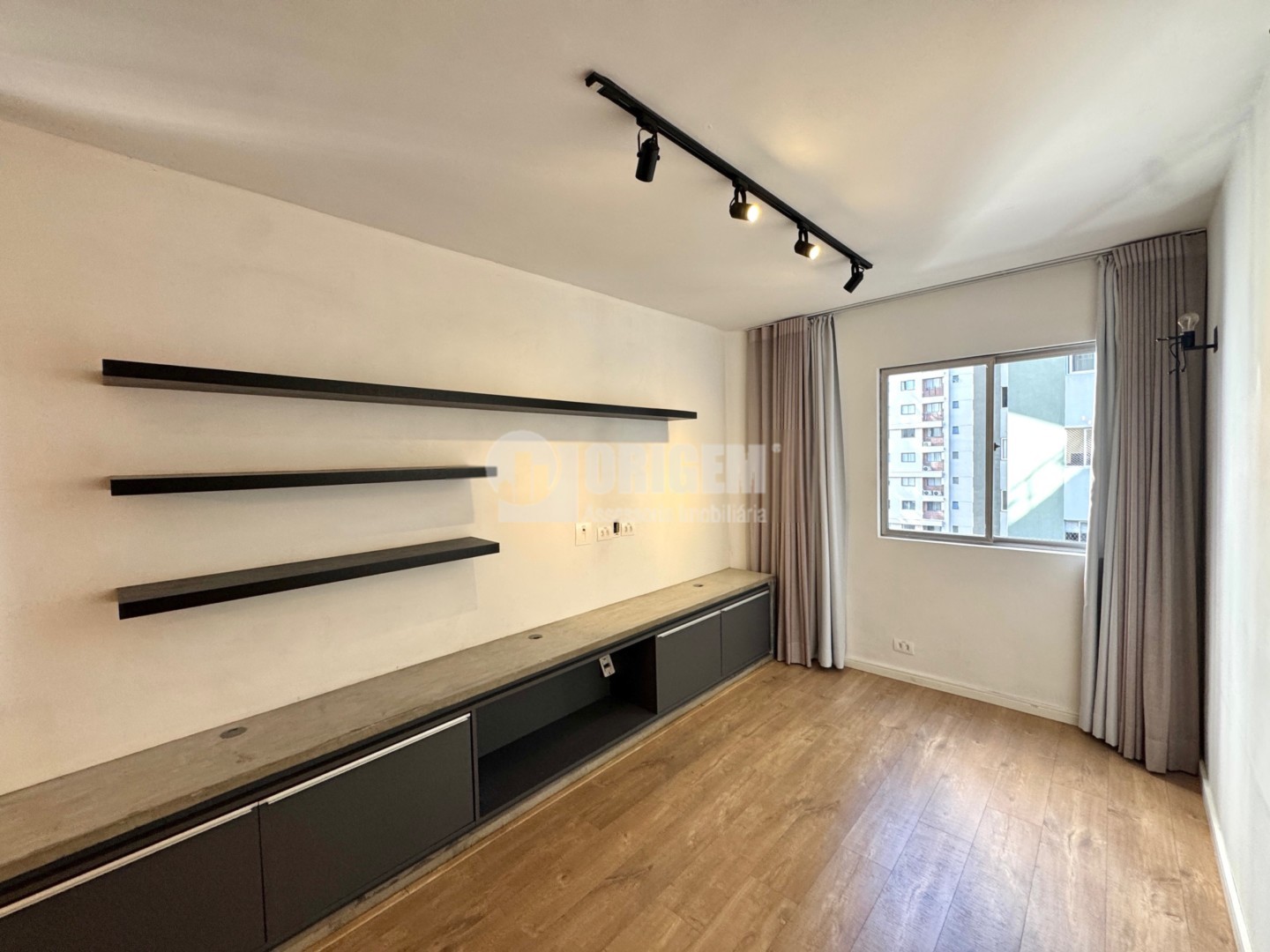 Apartamento para locacao no Centro em Curitiba com 100,5m² por R$ 3.300,00