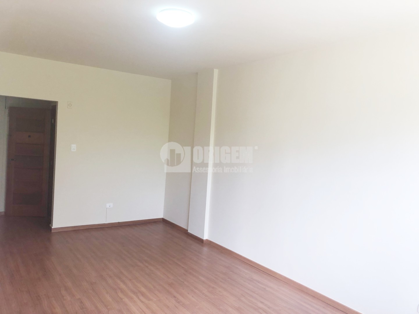 Apartamento para locacao no Centro em Curitiba com 151m² por R$ 3.200,00