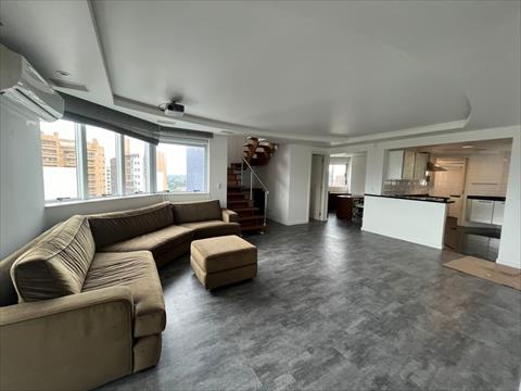 Apartamento Duplex para locacao no Agua Verde em Curitiba com 240m² por R$ 4.800,00