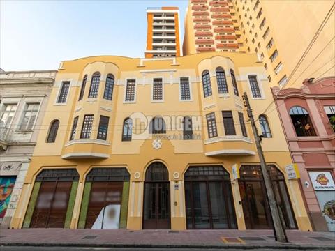 Studio para locacao no Centro em Curitiba com 59m² por R$ 2.877,77