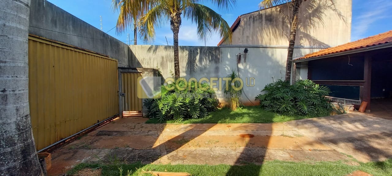 Casa para vendalocacaovenda e locacao no Columbia em Londrina com 450m² por R$ 550.000,002.500,00
