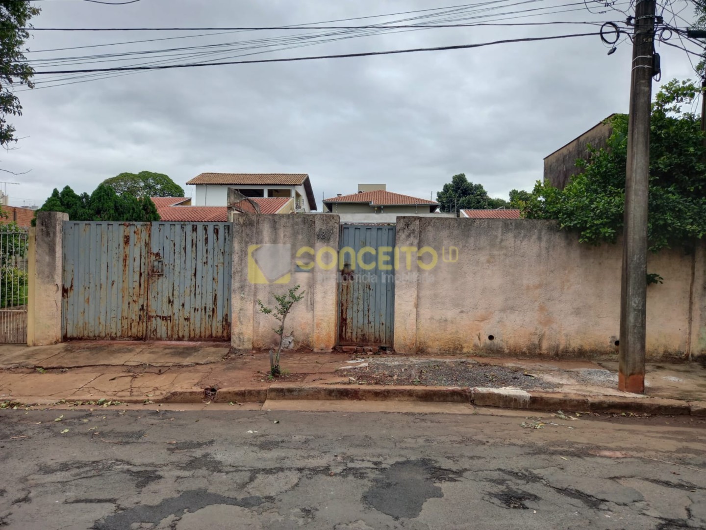 Terreno para venda no Vila Ziober em Londrina com 319,7m² por R$ 190.000,00