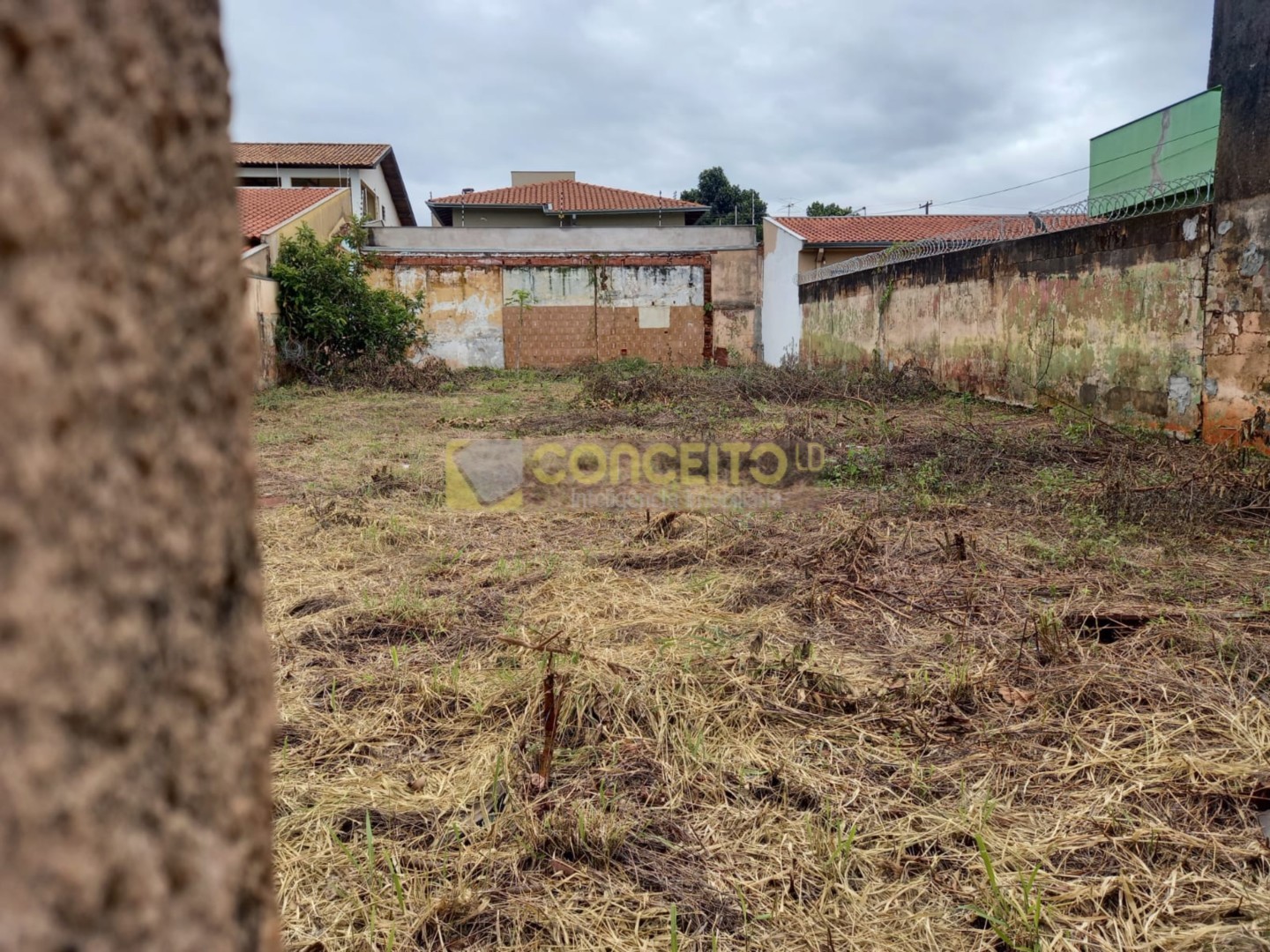 Terreno para venda no Vila Ziober em Londrina com 319,7m² por R$ 190.000,00