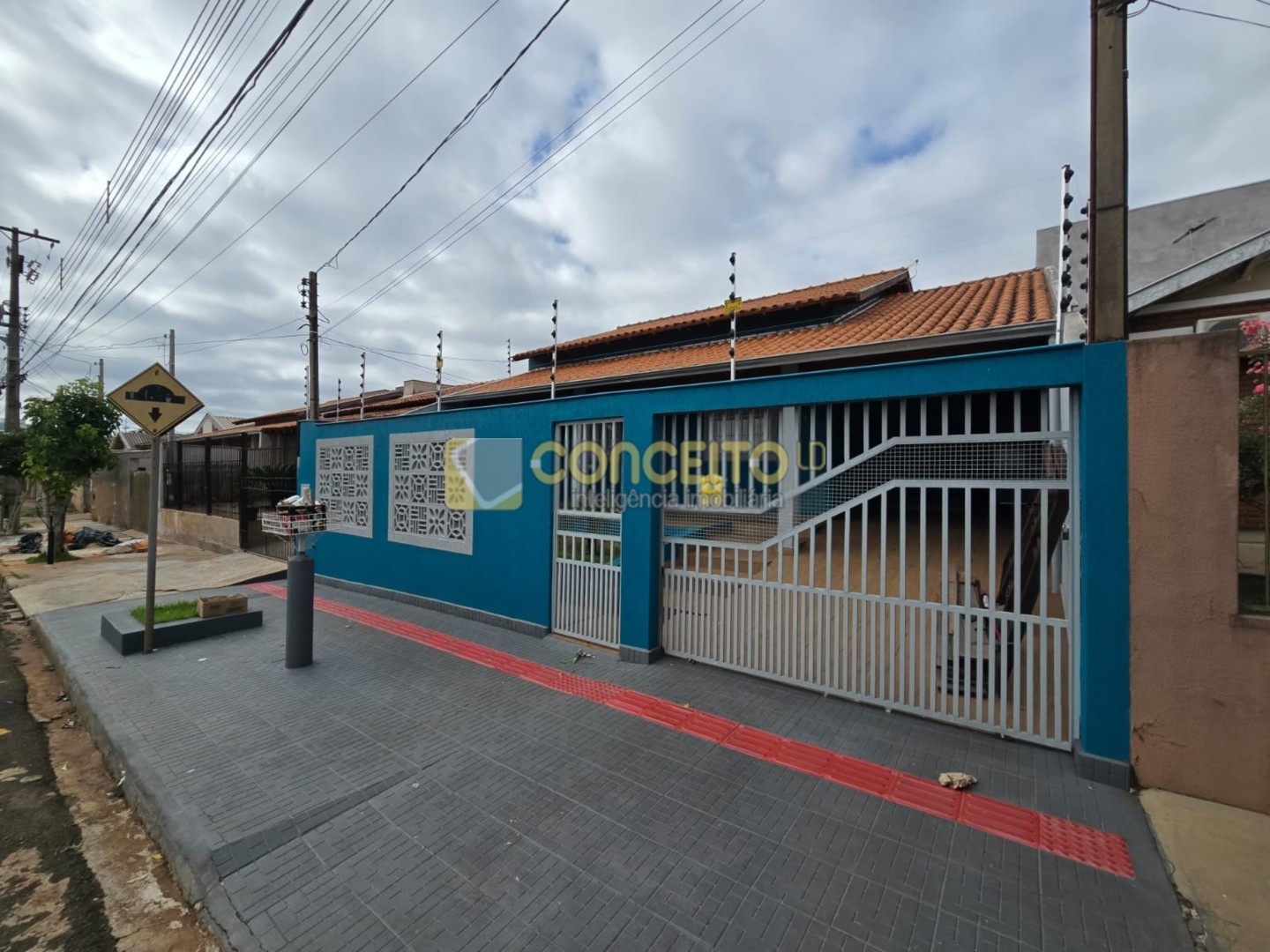 Casa Residencial para locacao no Parigot de Souza 2 em Londrina com 200m² por R$ 2.400,00