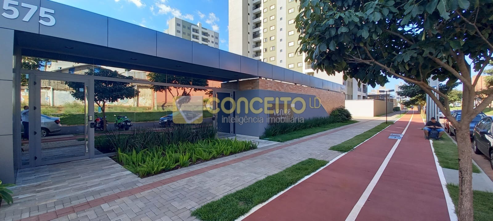 Apartamento para locacao no Centro em Londrina com 104,85m² por R$ 2.700,00