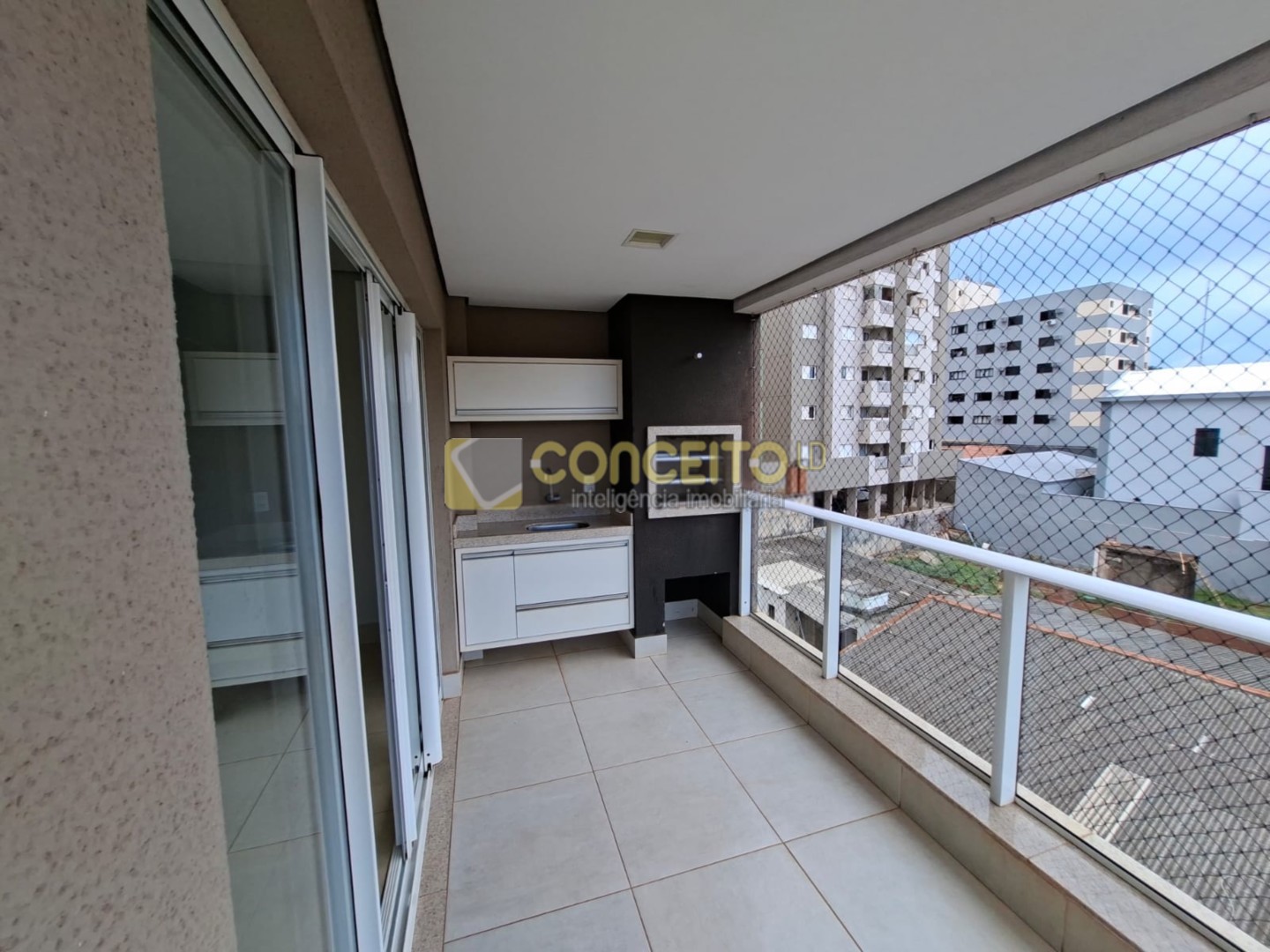 Apartamento para locacao no Centro em Cambe com 162m² por R$ 2.700,00