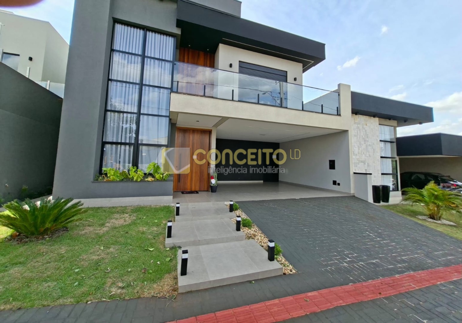 Sobrado para venda no Vila Salome em Cambe com 300m² por R$ 1.890.000,00