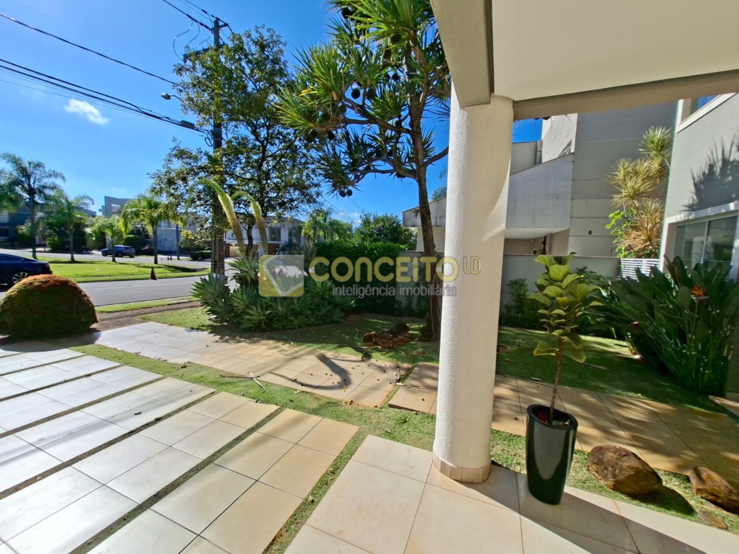 Sobrado para locacao no Vivendas do Arvoredo em Londrina com 382m² por R$ 13.000,00