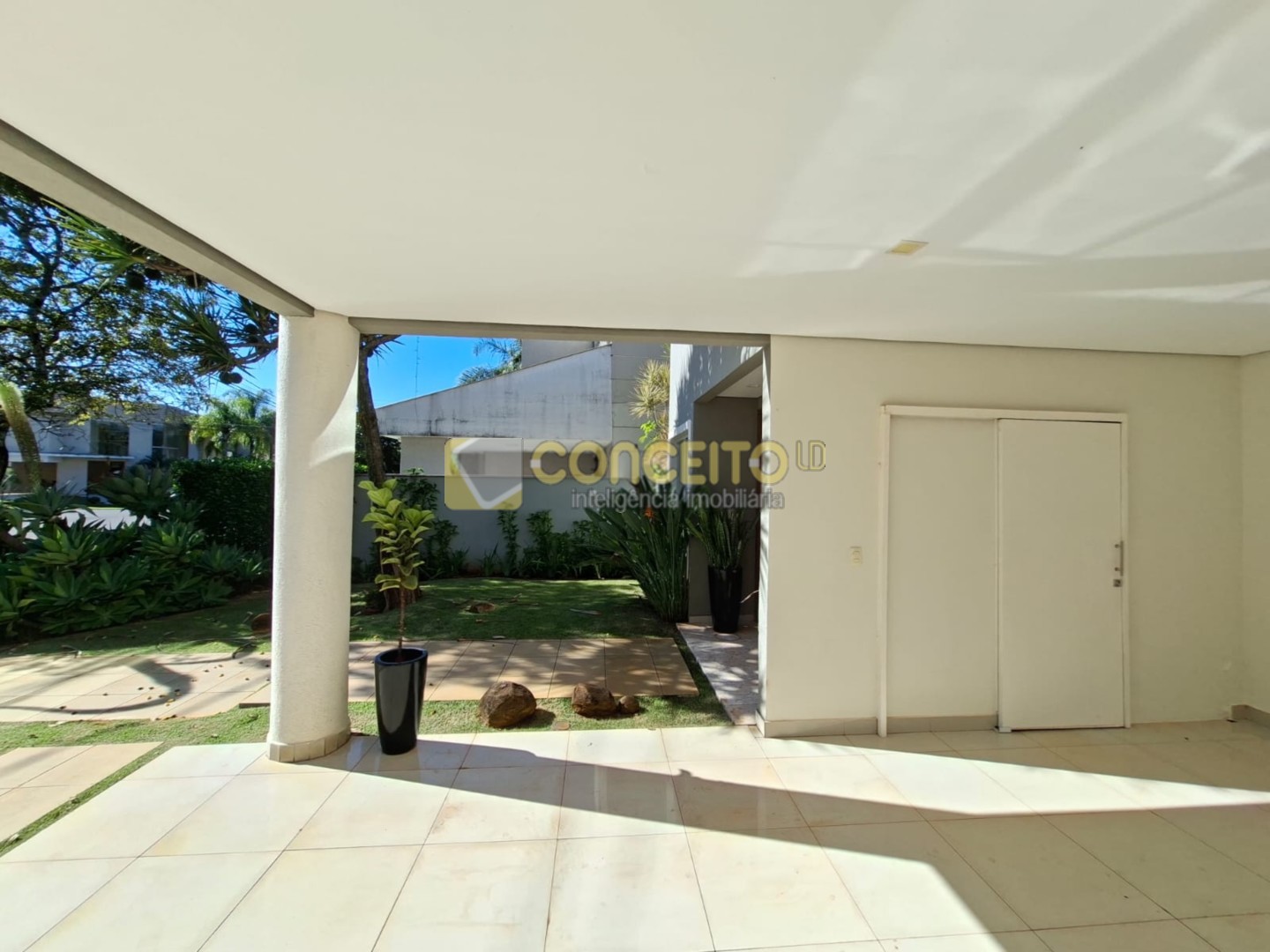 Sobrado para locacao no Vivendas do Arvoredo em Londrina com 382m² por R$ 13.000,00