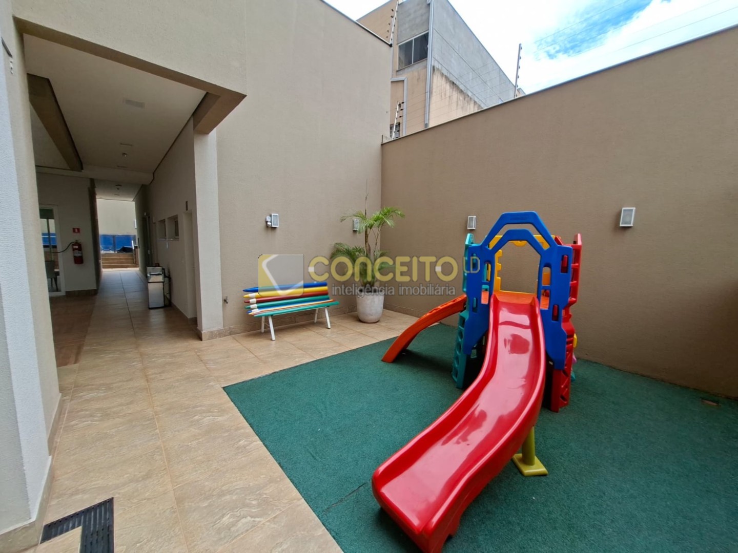 Apartamento Duplex para locacao no Centro em Cambe com 0m² por R$ 3.700,00