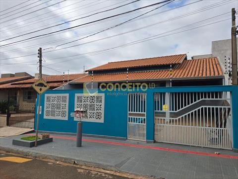 Casa Residencial para locacao no Parigot de Souza 2 em Londrina com 200m² por R$ 2.400,00