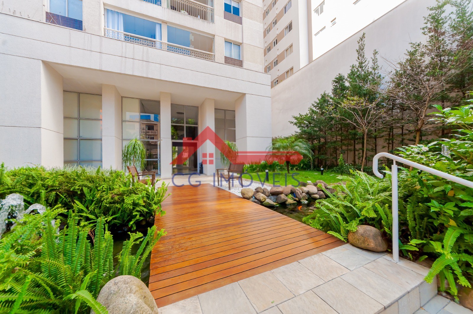 Apartamento para locacao no Centro em Curitiba com 70,43m² por R$ 6.000,00