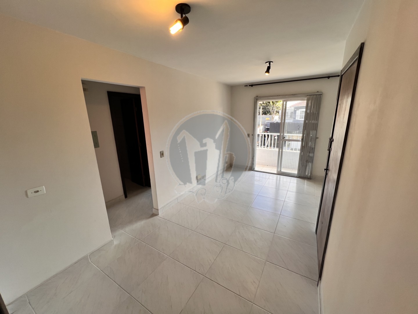 Apartamento para locacao no Agua Verde em Curitiba com 72,8m² por R$ 2.250,00