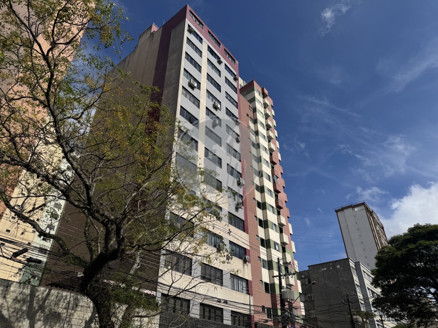 Conjunto Comercial para locacao no Centro em Curitiba com 26,5m² por R$ 750,00