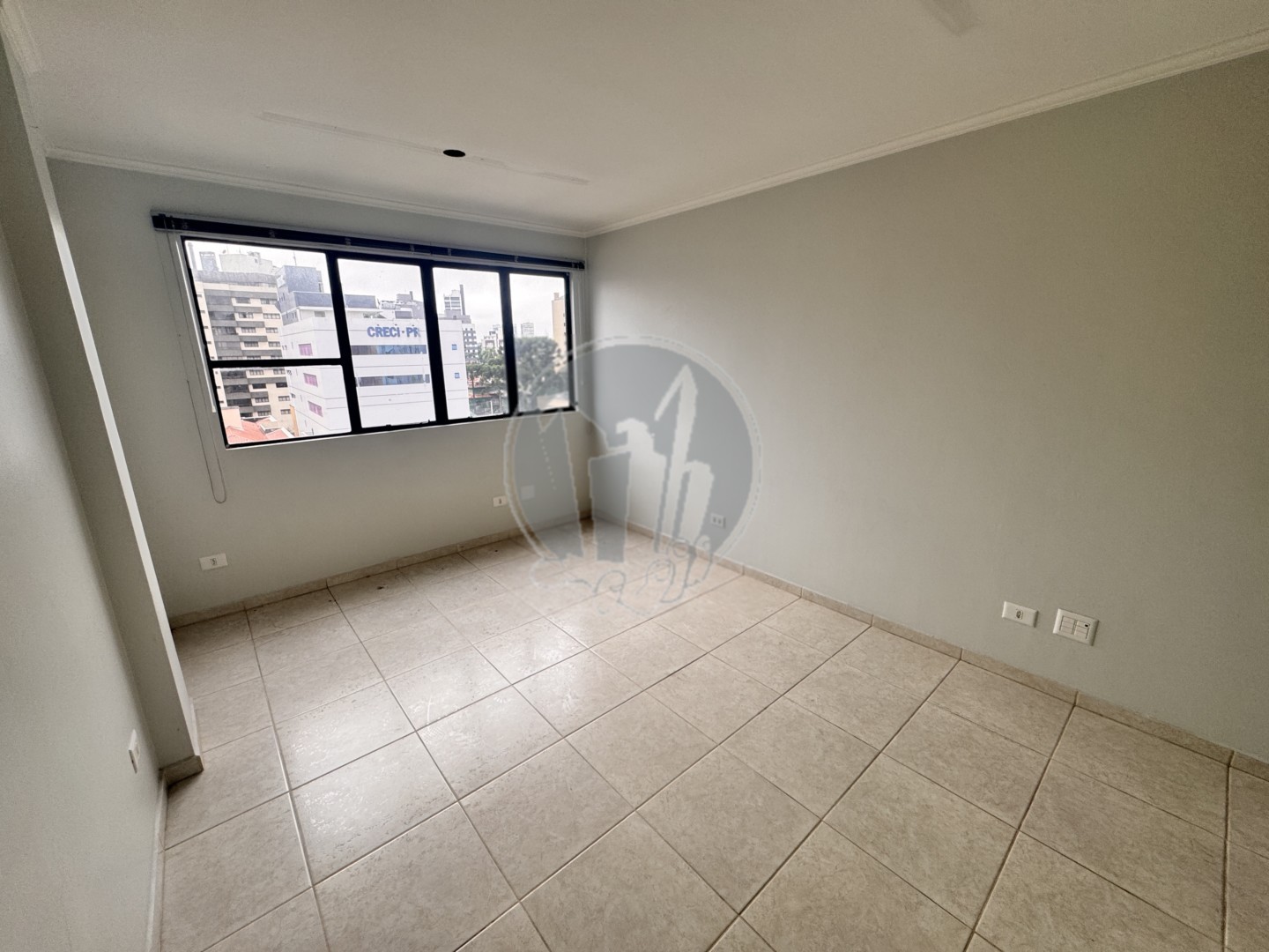 Conjunto Comercial para locacao no Centro em Curitiba com 26,5m² por R$ 750,00