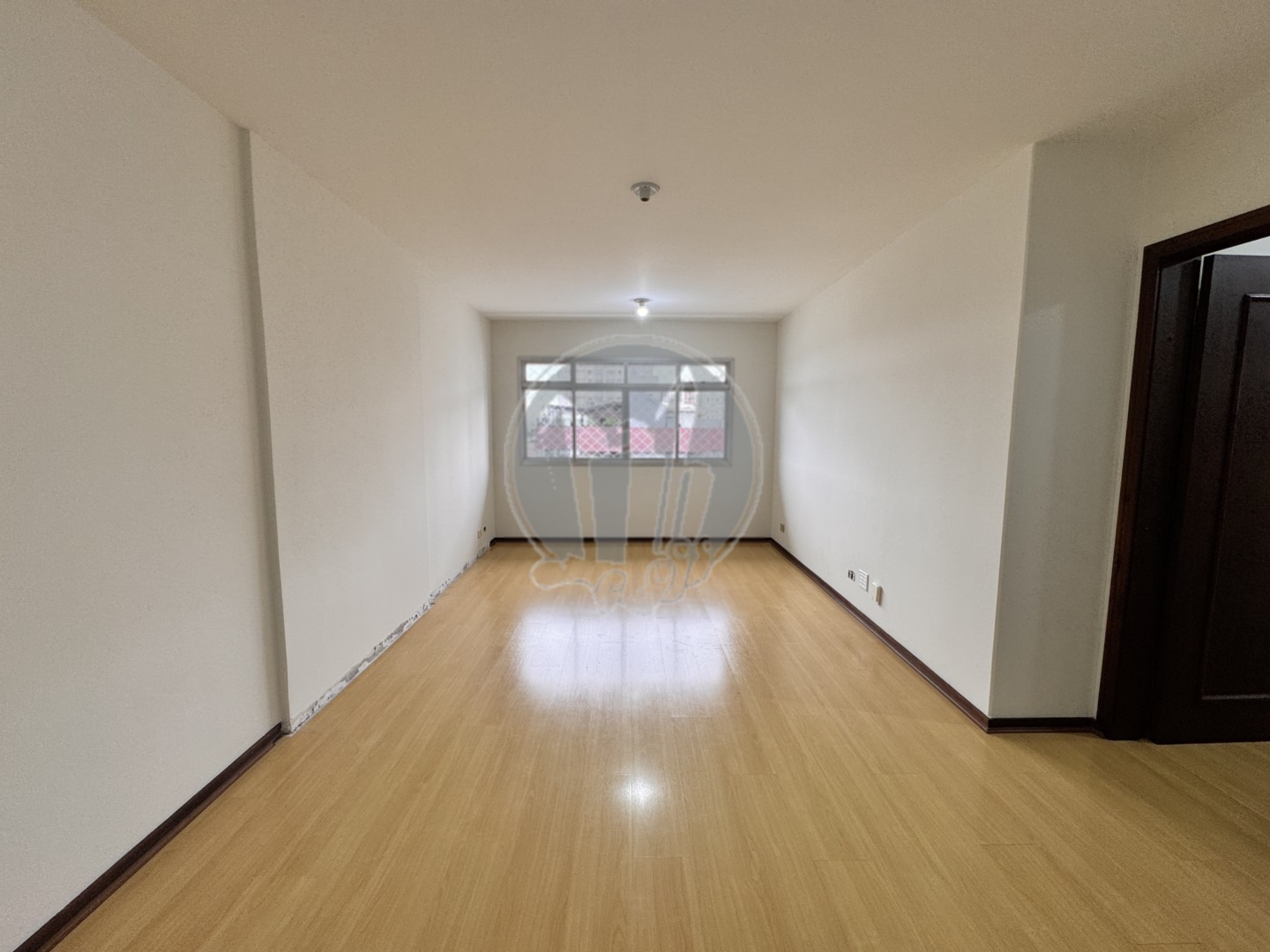 Apartamento para locacao no Bigorrilho em Curitiba com 190,71m² por R$ 4.000,00