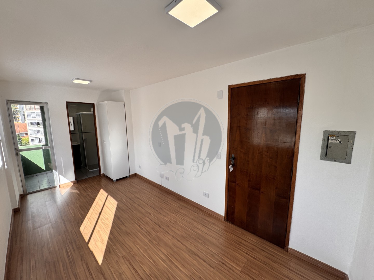 Studio para locacao no Centro em Curitiba com 30,8m² por R$ 1.562,50