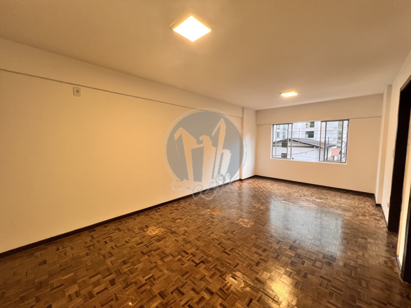 Apartamento para locacao no Centro em Curitiba com 48m² por R$ 1.687,50
