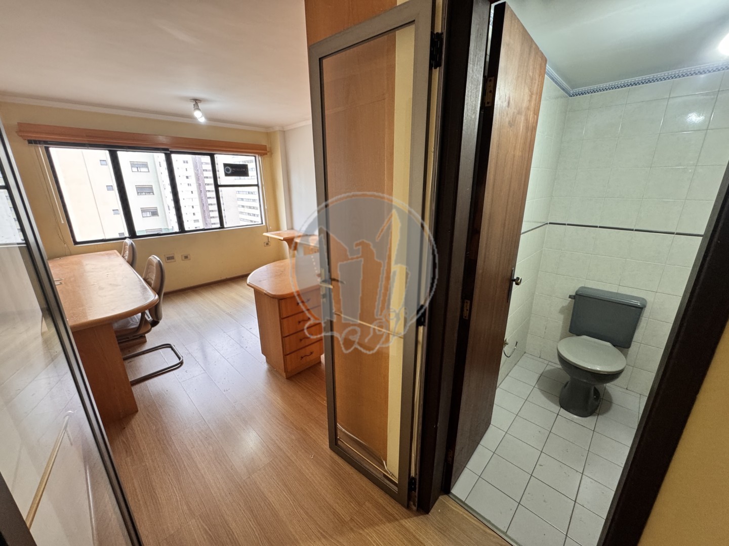 Conjunto Comercial para vendalocacaovenda e locacao no Centro em Curitiba com 26,59m² por R$ 99.000,00687,50