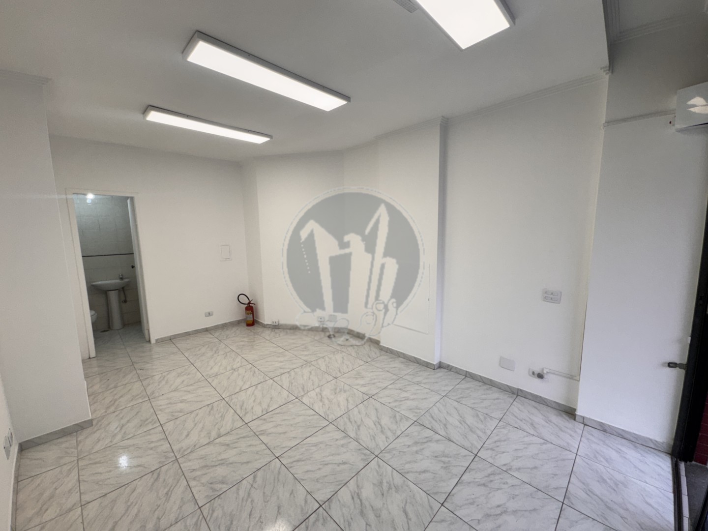 Loja para locacao no Centro em Curitiba com 33,89m² por R$ 1.750,00