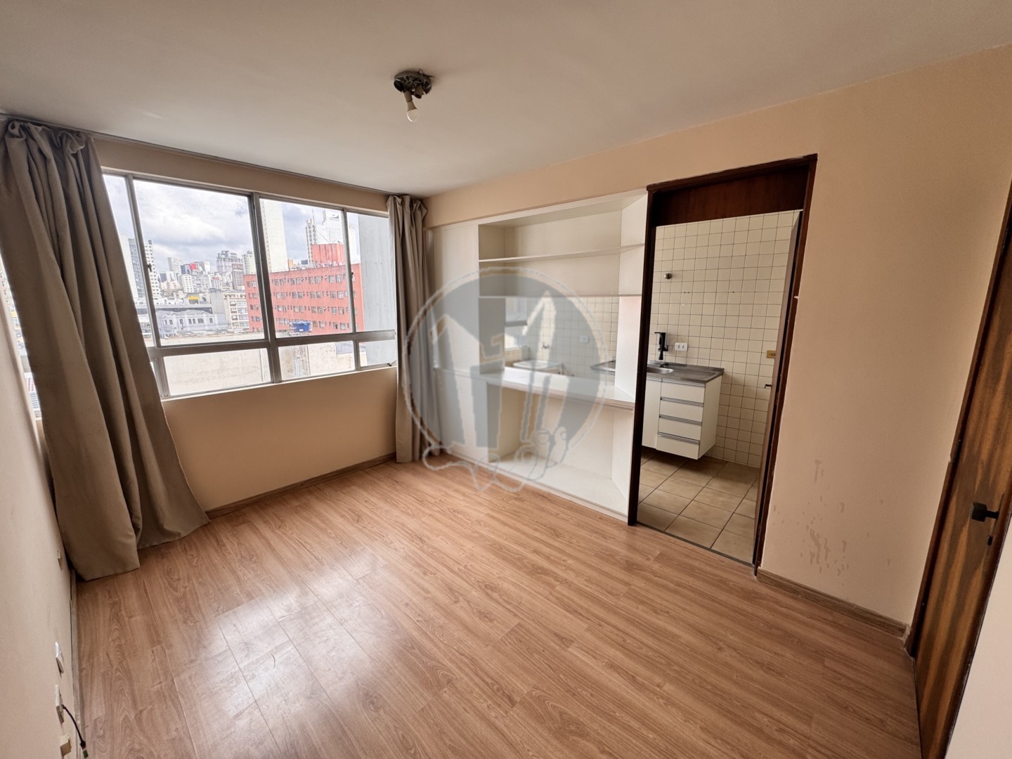 Apartamento para locacao no Centro em Curitiba com 45,52m² por R$ 1.750,00