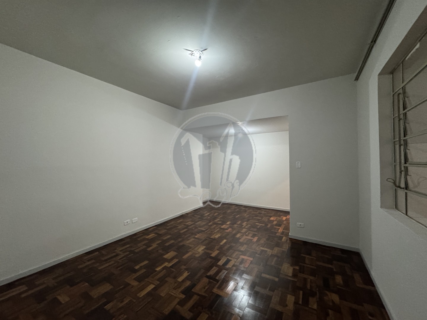 Apartamento para locacao no Centro em Curitiba com 53,3m² por R$ 2.000,00