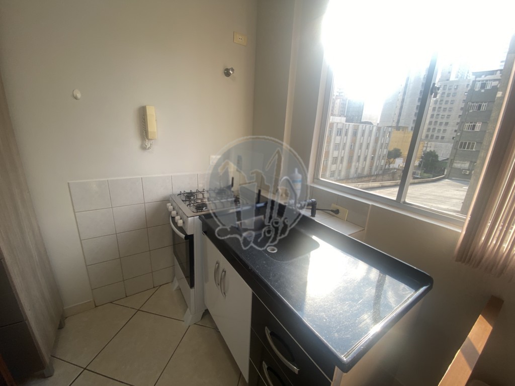 Kitinet para locacao no Centro em Curitiba com 30,4m² por R$ 1.125,00