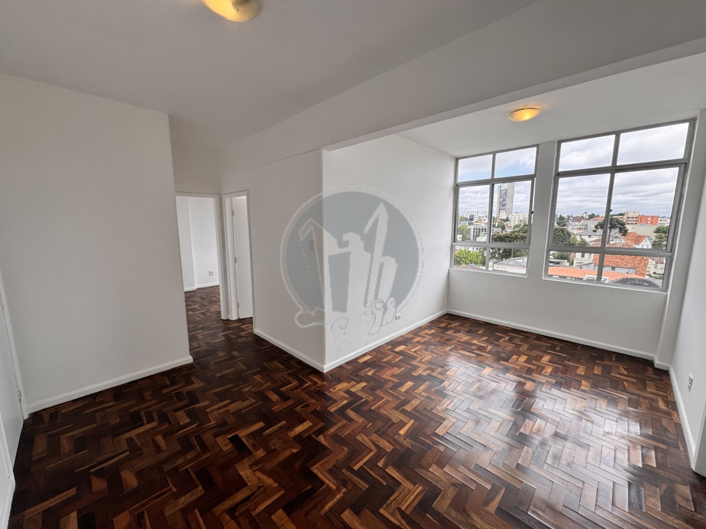 Apartamento para locacao no Centro em Curitiba com 65,9m² por R$ 2.125,00